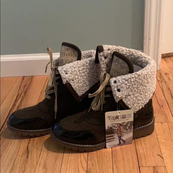 MUK LUKS - Women’s Boots - Picture 3 of 9